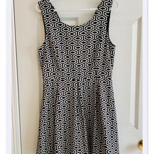 carapace sleeveless geo print v back dress size L